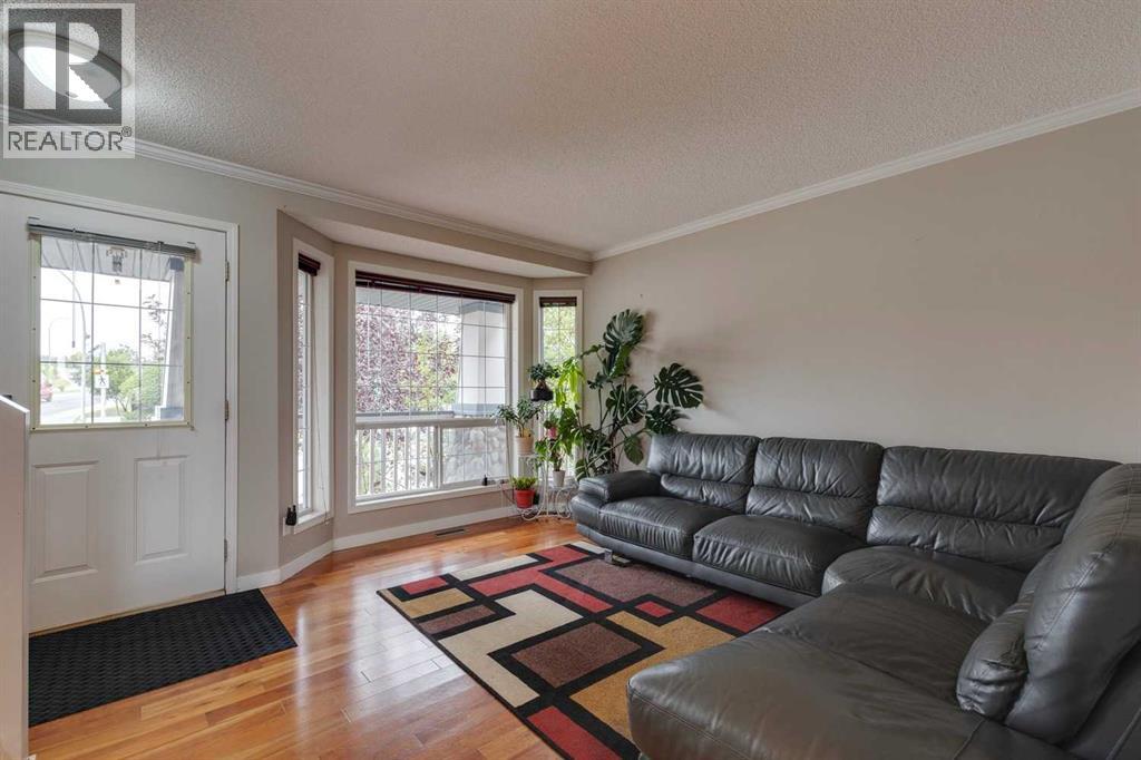 2 Hidden Hills Terrace Nw, Calgary, Alberta  T3A 6E1 - Photo 4 - A2255432