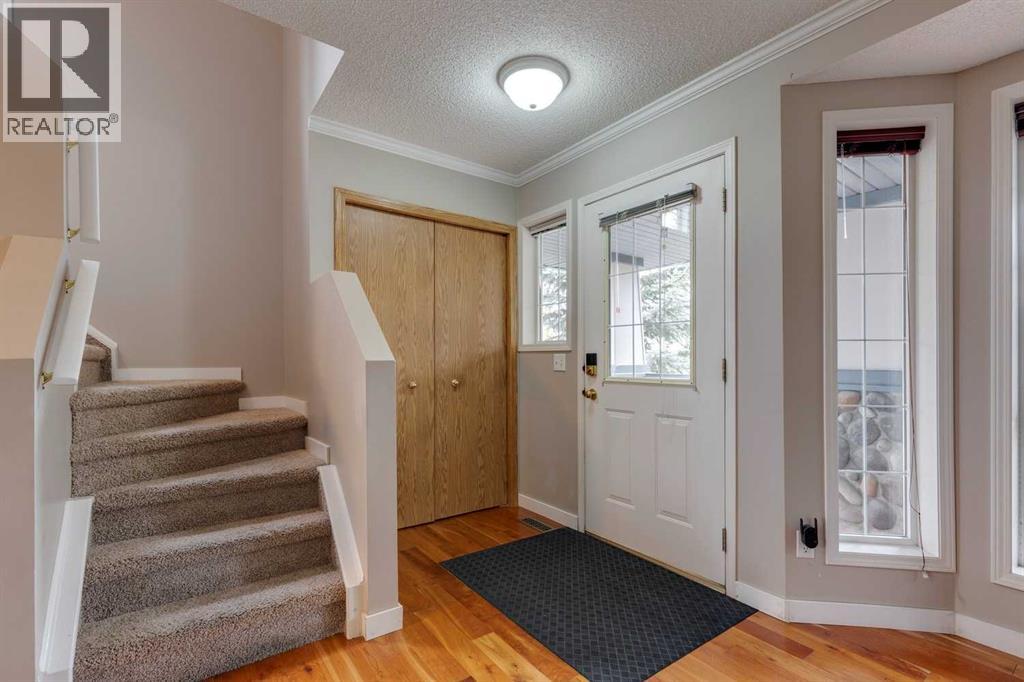 2 Hidden Hills Terrace Nw, Calgary, Alberta  T3A 6E1 - Photo 3 - A2255432