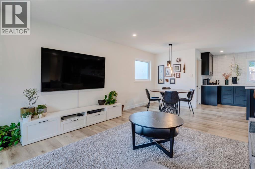 1240 Mapleglade Crescent Se, Calgary, Alberta  T2J 2H3 - Photo 5 - A2261189