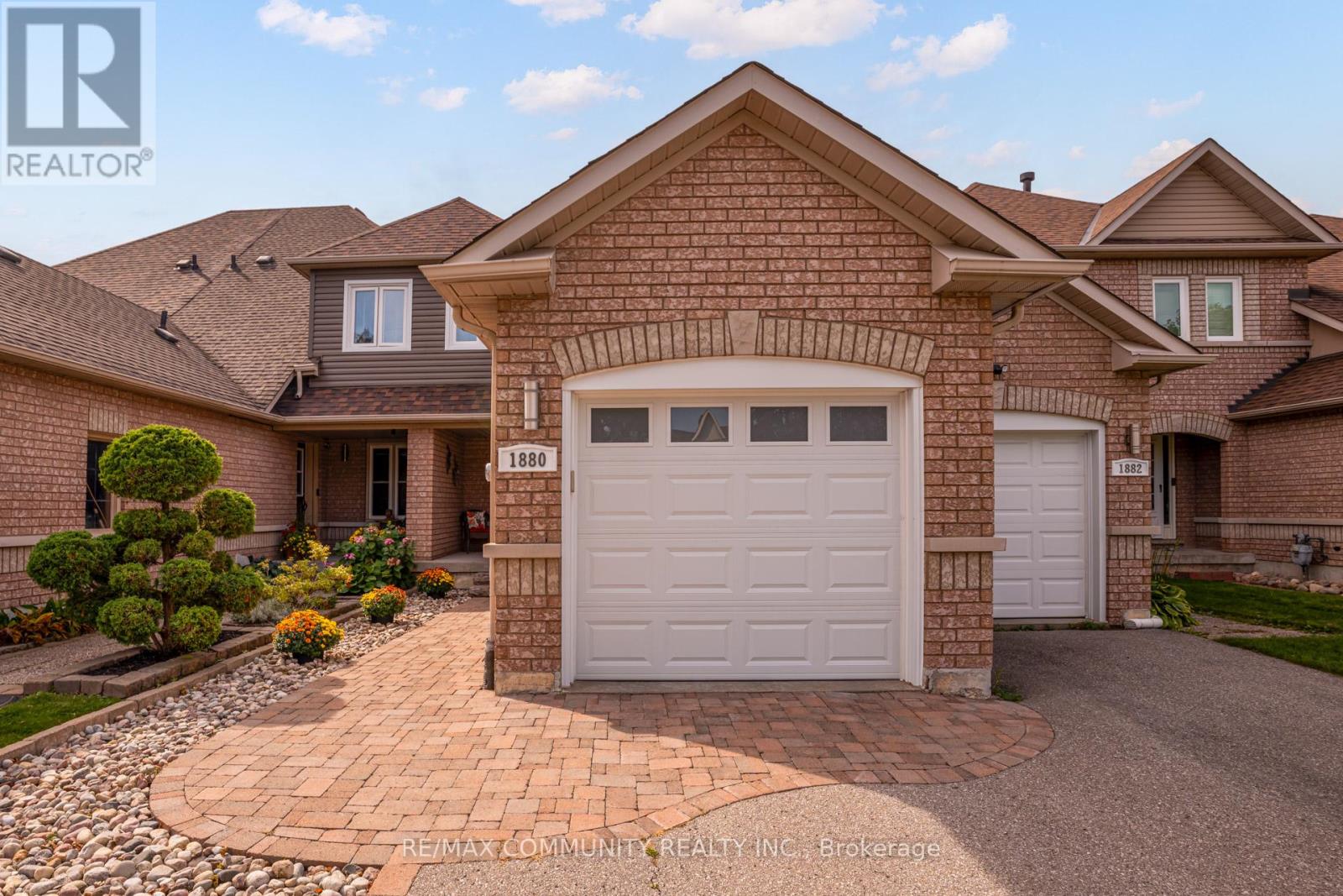 1880 Woodgate Court, Oshawa, Ontario  L1G 7Z2 - Photo 2 - E12432704
