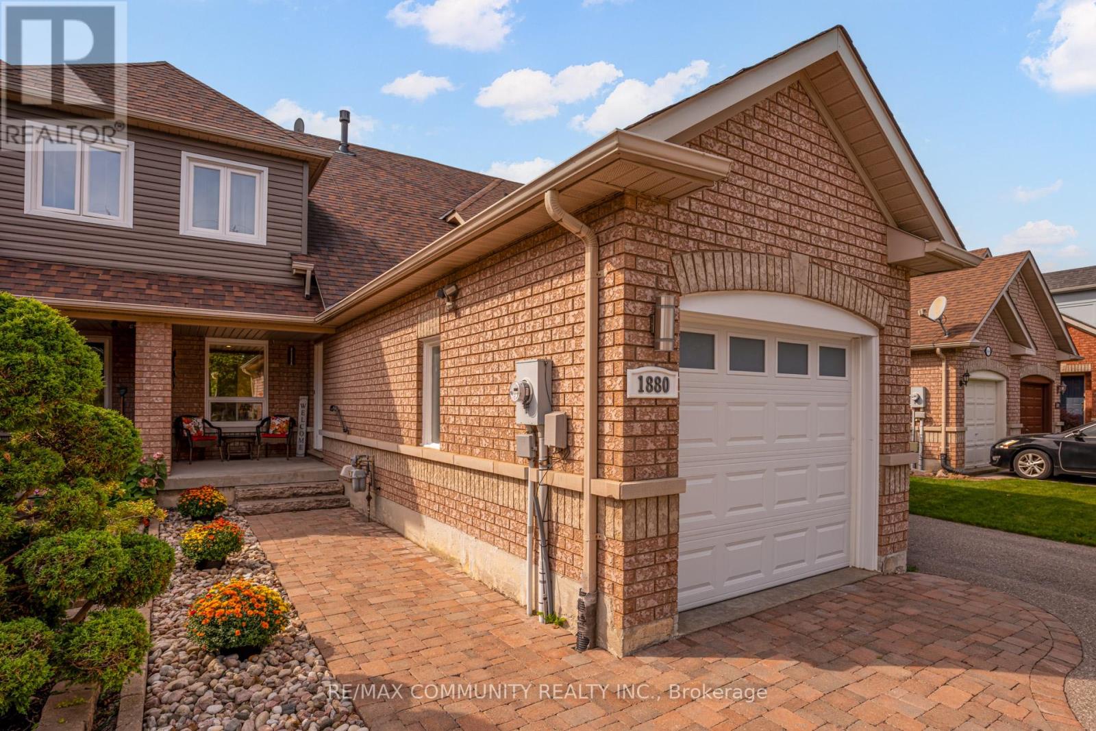 1880 Woodgate Court, Oshawa, Ontario  L1G 7Z2 - Photo 3 - E12432704