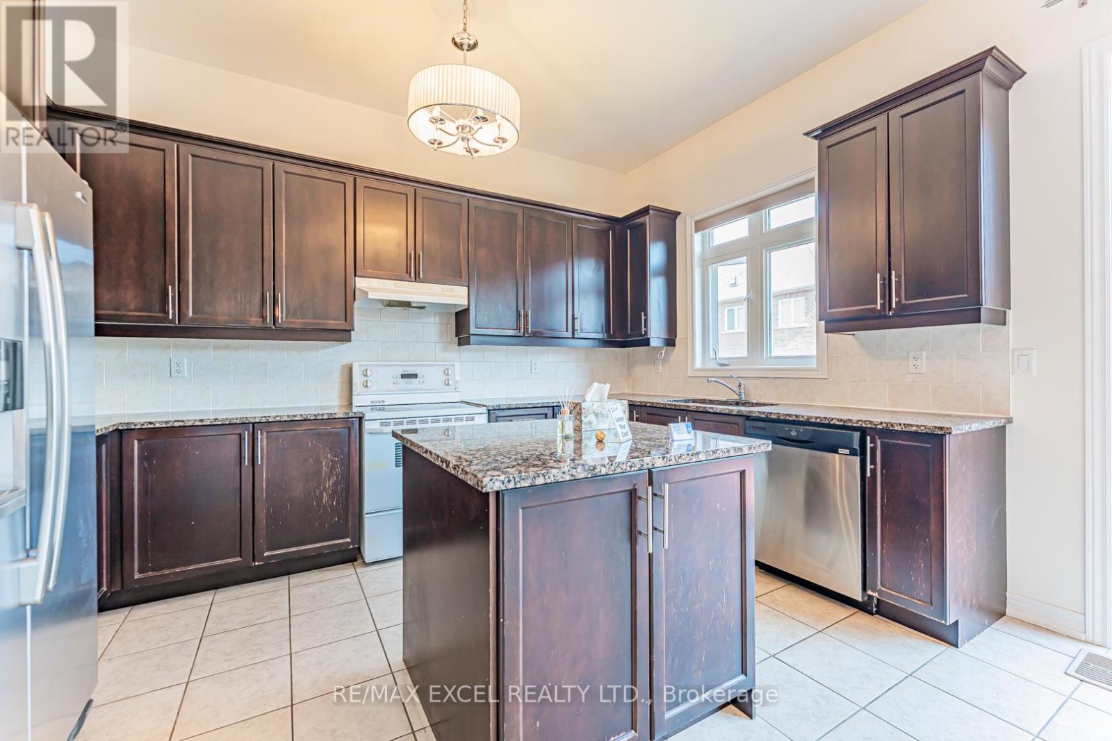 127 Alpaca Drive, Richmond Hill, Ontario  L4E 0R2 - Photo 12 - N12443175