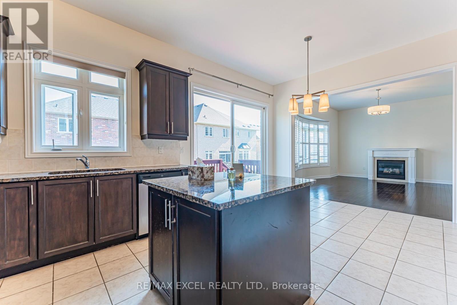 127 Alpaca Drive, Richmond Hill, Ontario  L4E 0R2 - Photo 11 - N12443175