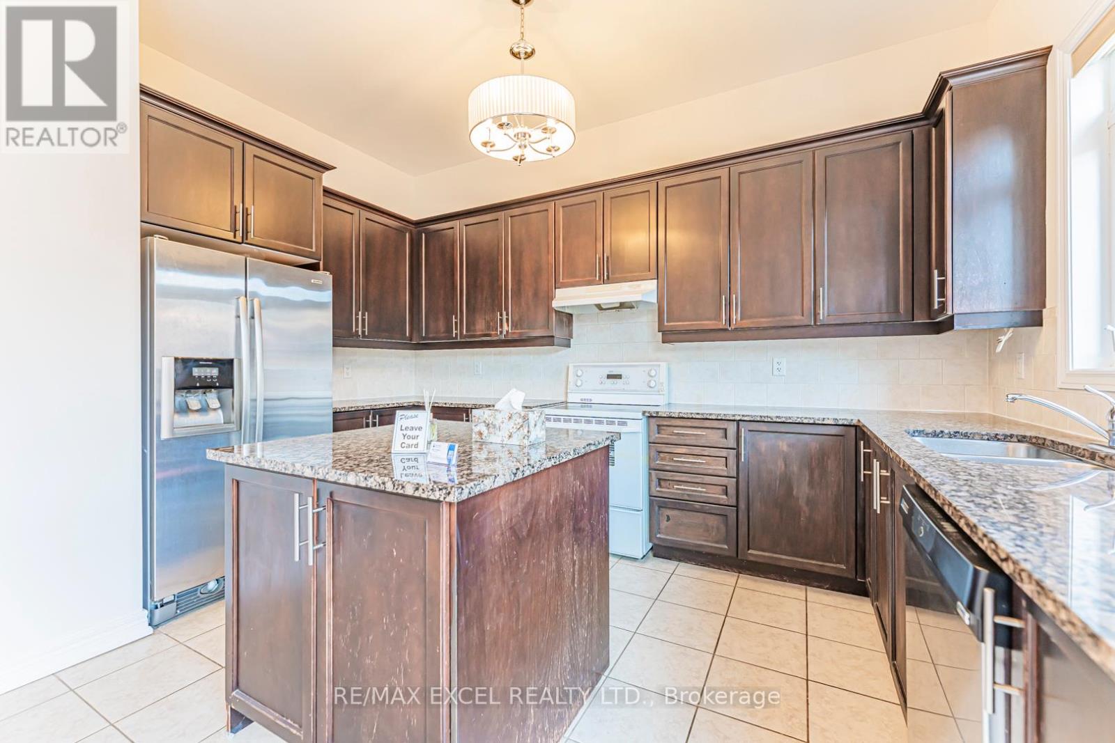 127 Alpaca Drive, Richmond Hill, Ontario  L4E 0R2 - Photo 13 - N12443175