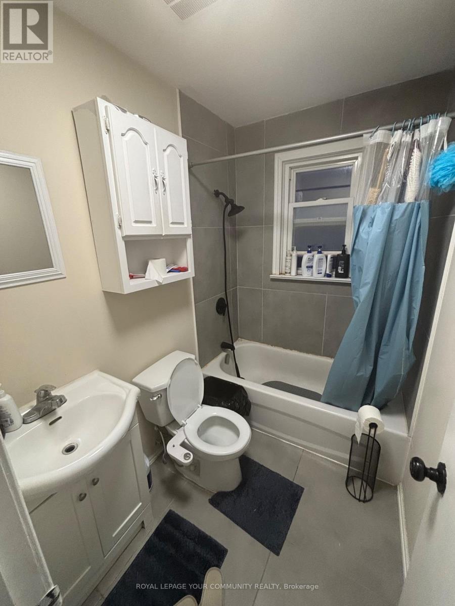 28 Rockport Crescent, Richmond Hill, Ontario  L4C 2L6 - Photo 5 - N12444748
