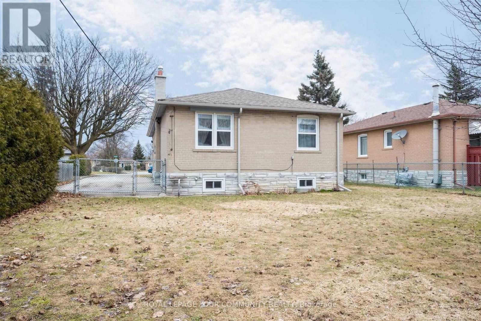 28 Rockport Crescent, Richmond Hill, Ontario  L4C 2L6 - Photo 6 - N12444748