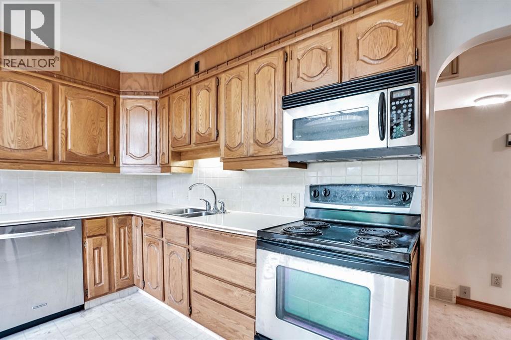 1956 Kelwood Drive Sw, Calgary, Alberta  T3E 3Z3 - Photo 12 - A2258748