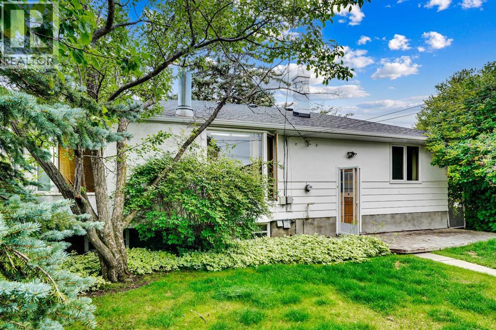 1956 Kelwood Drive Sw, Calgary, Alberta  T3E 3Z3 - Photo 2 - A2258748