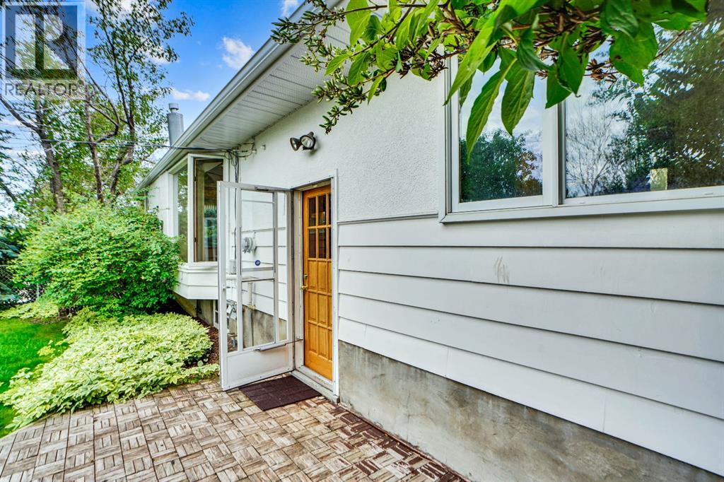 1956 Kelwood Drive Sw, Calgary, Alberta  T3E 3Z3 - Photo 7 - A2258748