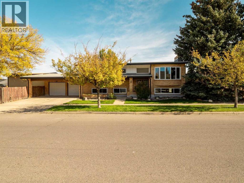 2115 40 Street S, Lethbridge, Alberta  T1K 4Z4 - Photo 1 - A2262228