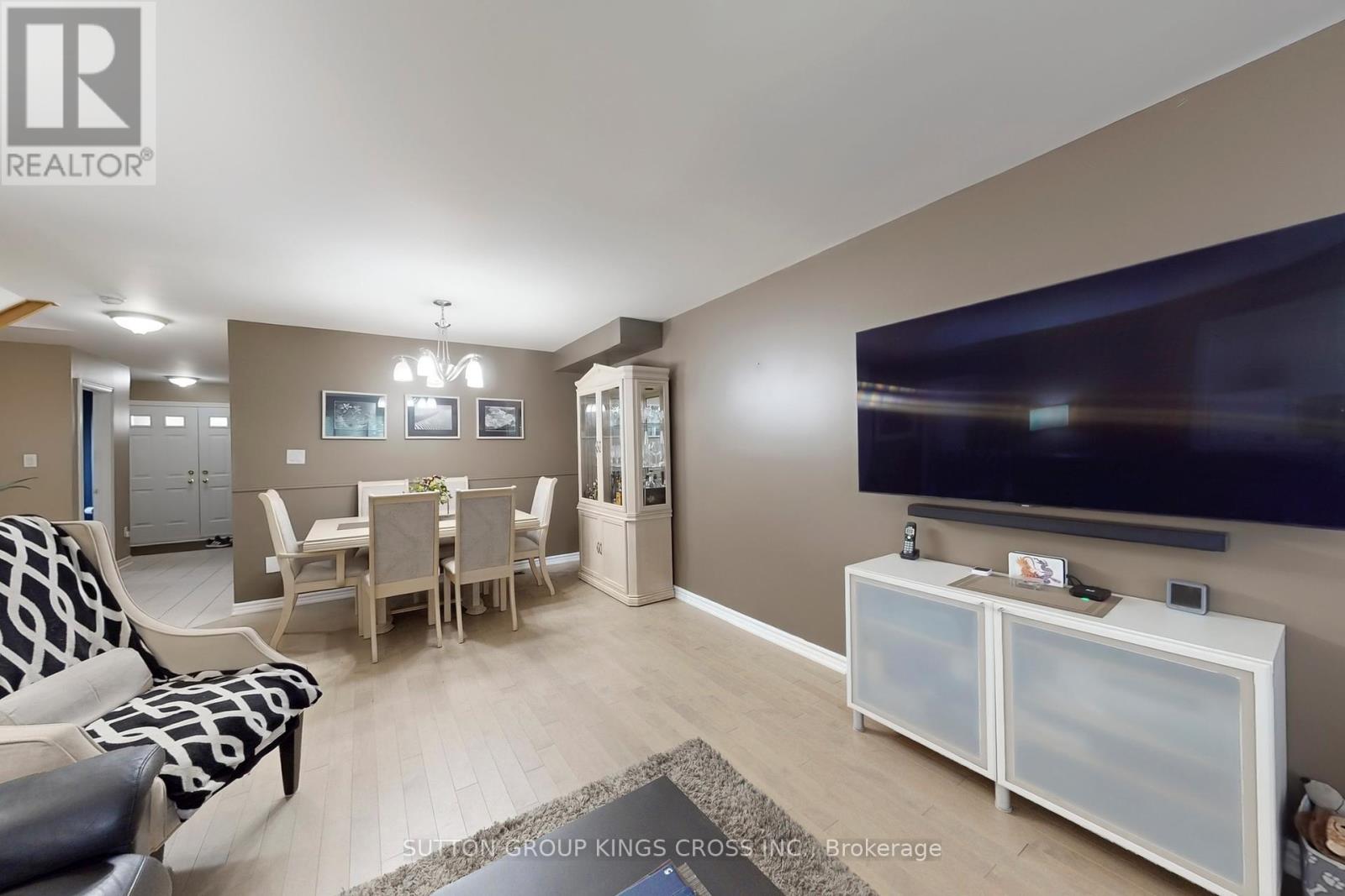 63 Mistleflower Court, Richmond Hill, Ontario  L4E 3T9 - Photo 8 - N12445975