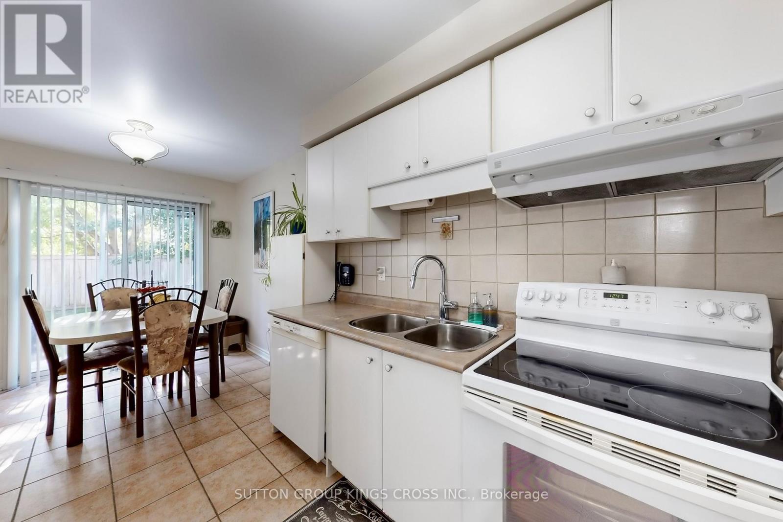 63 Mistleflower Court, Richmond Hill, Ontario  L4E 3T9 - Photo 9 - N12445975