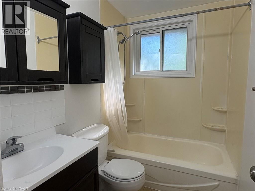 551 Fallingbrook Drive, Waterloo, Ontario  N2L 4N2 - Photo 17 - 40776074