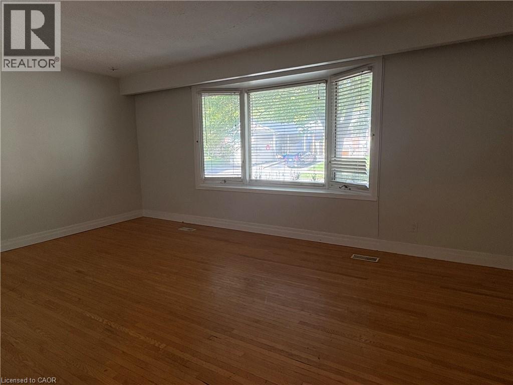551 Fallingbrook Drive, Waterloo, Ontario  N2L 4N2 - Photo 2 - 40776074