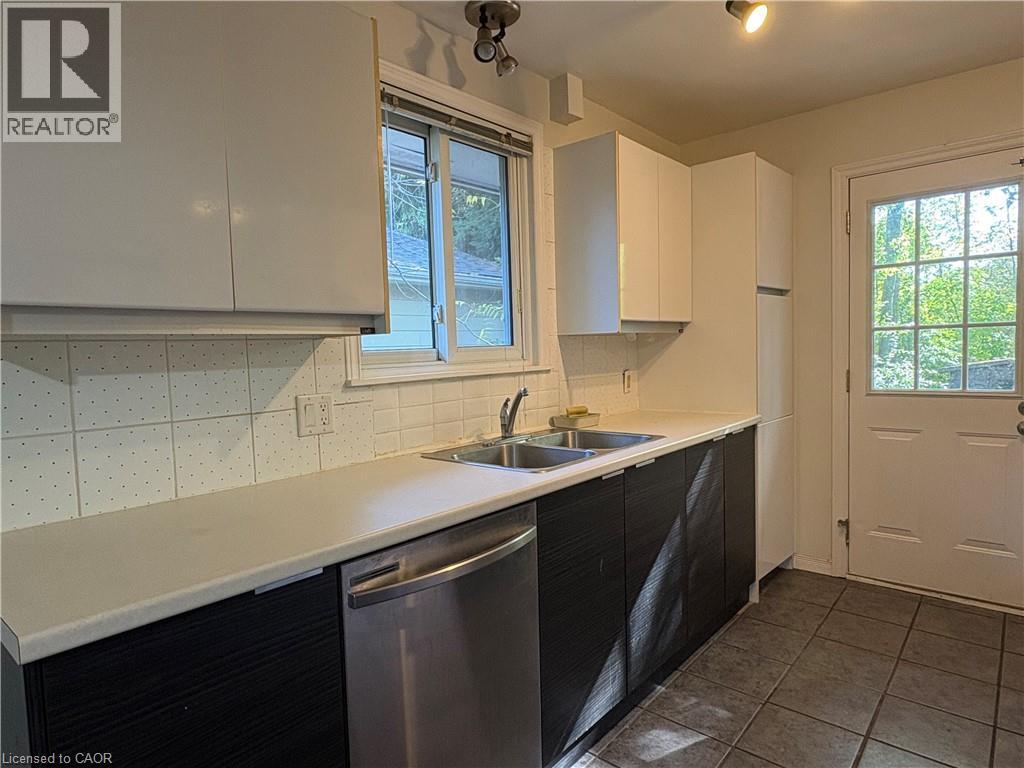 551 Fallingbrook Drive, Waterloo, Ontario  N2L 4N2 - Photo 8 - 40776074