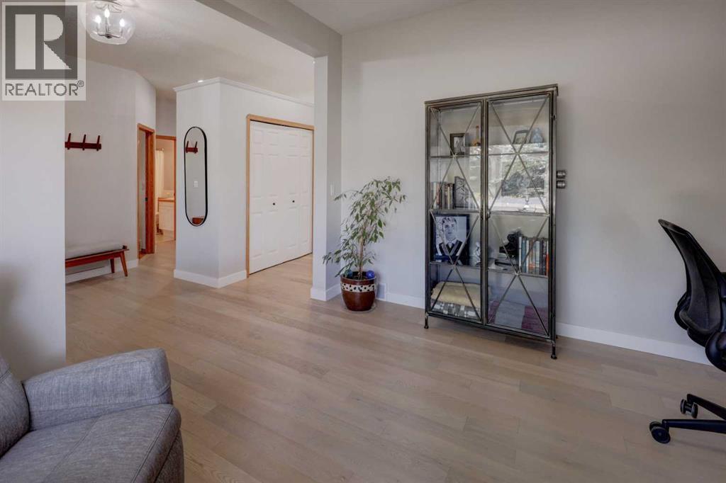 220 Citadel Park Nw, Calgary, Alberta  T3G 3X9 - Photo 4 - A2260688
