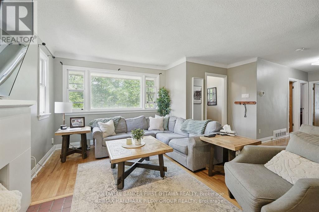63 Crownhill Street, Ottawa, Ontario  K1J 7K7 - Photo 2 - X12445977