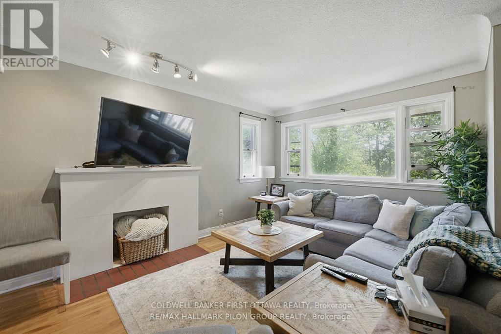 63 Crownhill Street, Ottawa, Ontario  K1J 7K7 - Photo 4 - X12445977