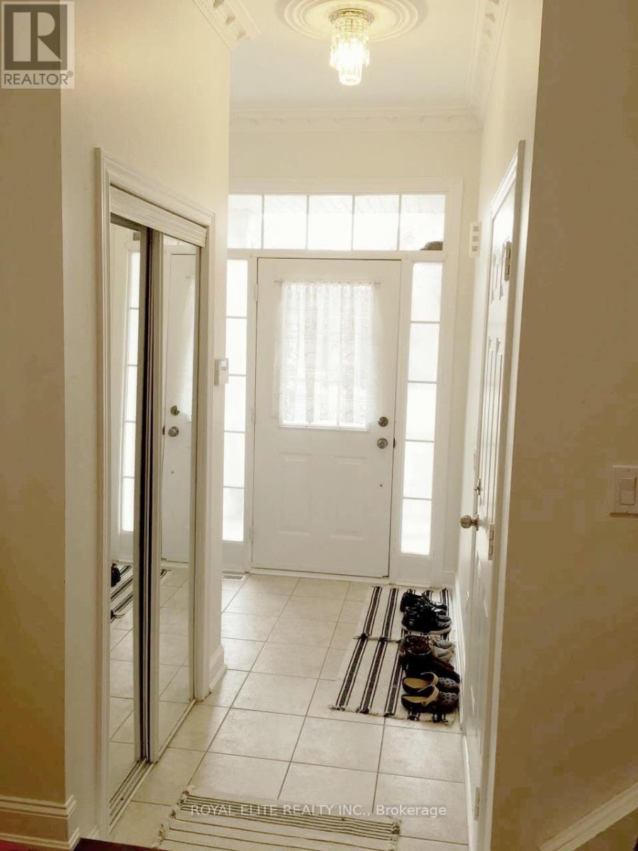 3395 Fountain Park Avenue, Mississauga, Ontario  L5M 7E3 - Photo 3 - W12445983