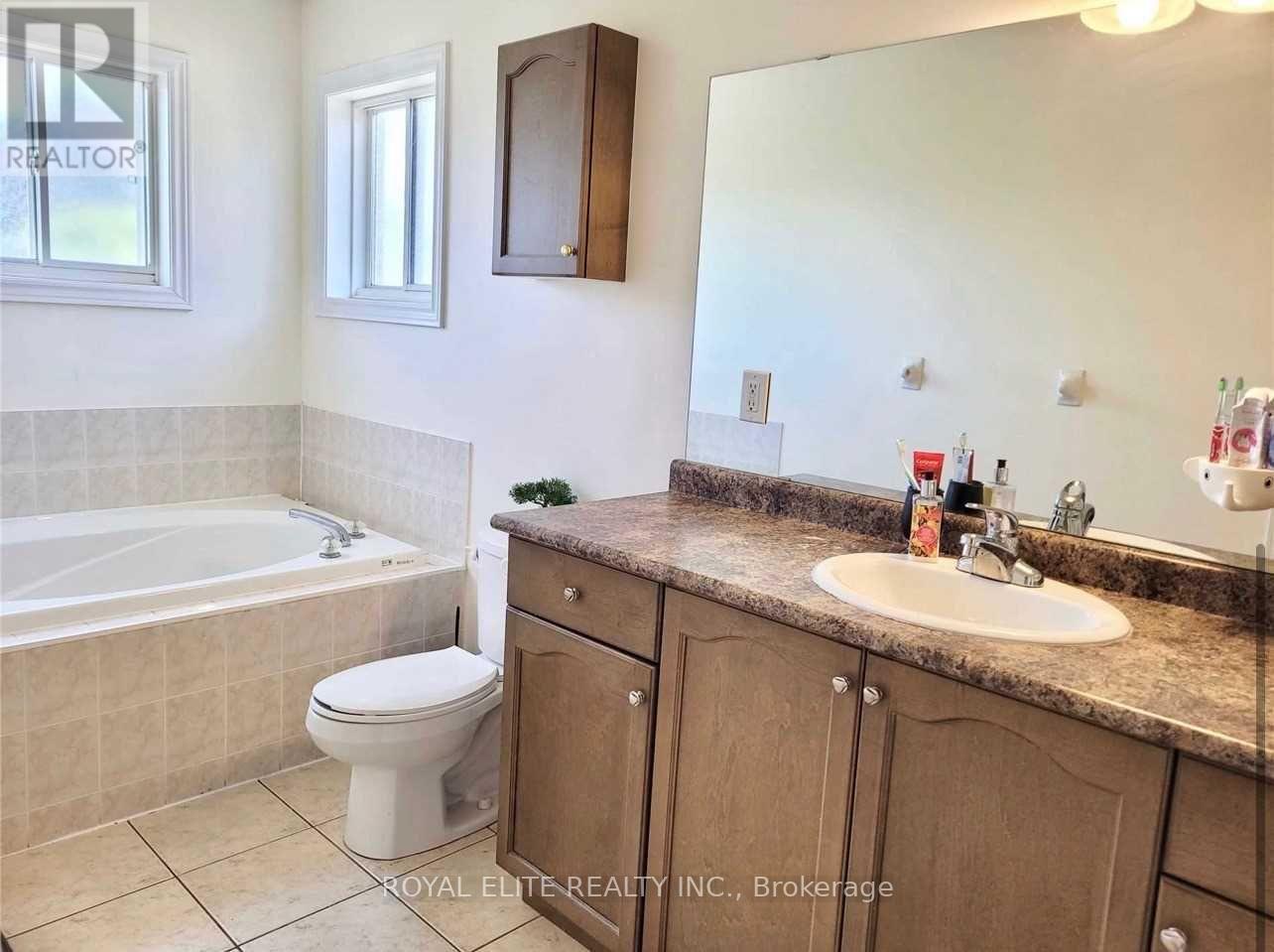 3395 Fountain Park Avenue, Mississauga, Ontario  L5M 7E3 - Photo 9 - W12445983