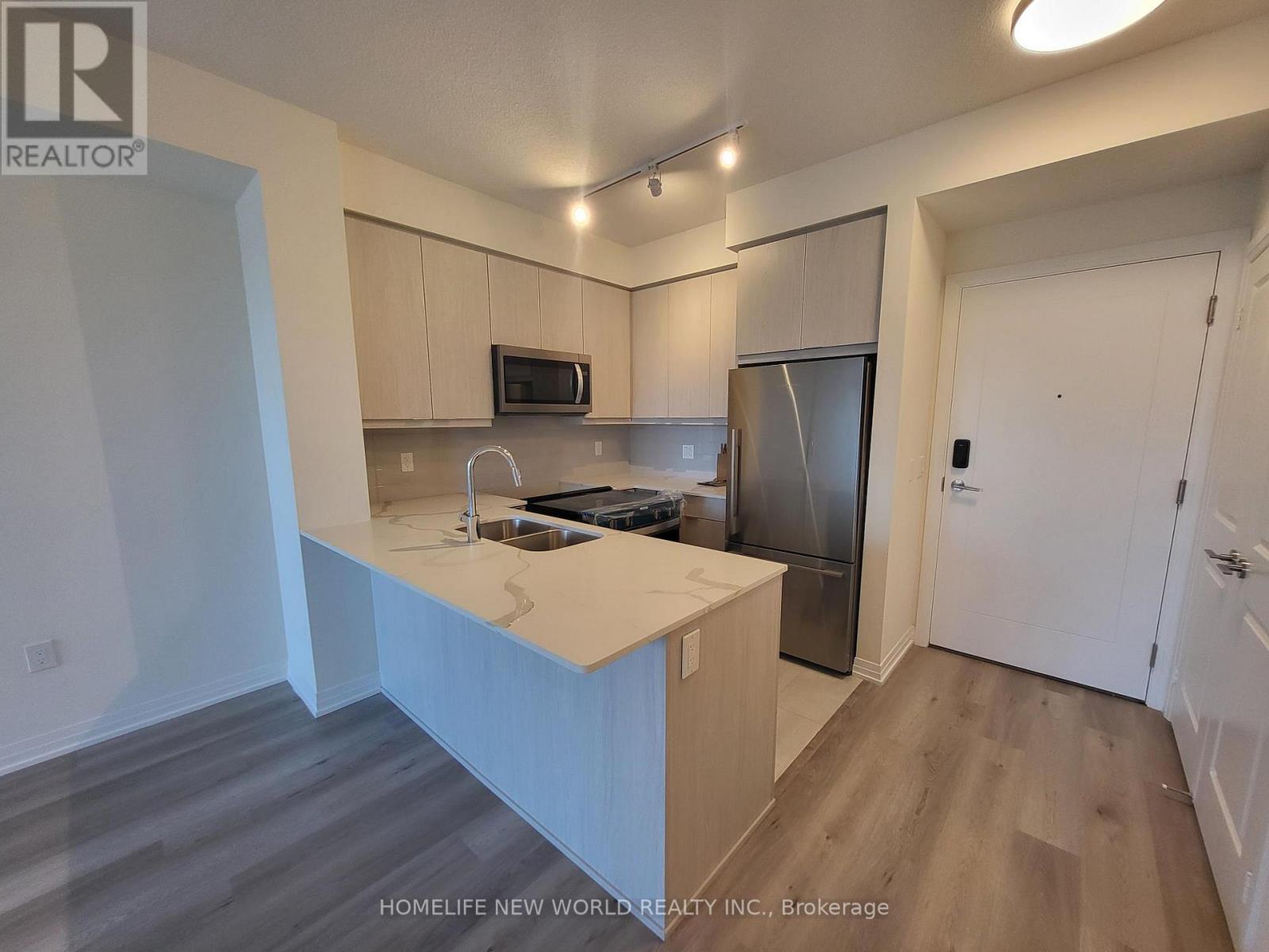 302 - 15 Watergarden Drive, Mississauga, Ontario  L5R 0H4 - Photo 8 - W12445988