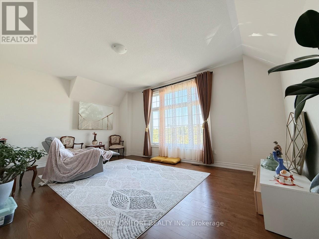 945 Langford Boulevard, Bradford West Gwillimbury, Ontario  L3Z 4J2 - Photo 12 - N12372197