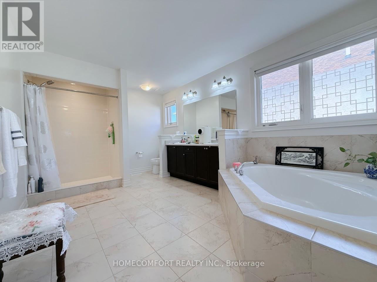 945 Langford Boulevard, Bradford West Gwillimbury, Ontario  L3Z 4J2 - Photo 16 - N12372197