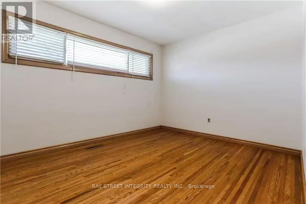 11 Southill Drive, Hamilton, Ontario  L9A 3K4 - Photo 10 - X12445979