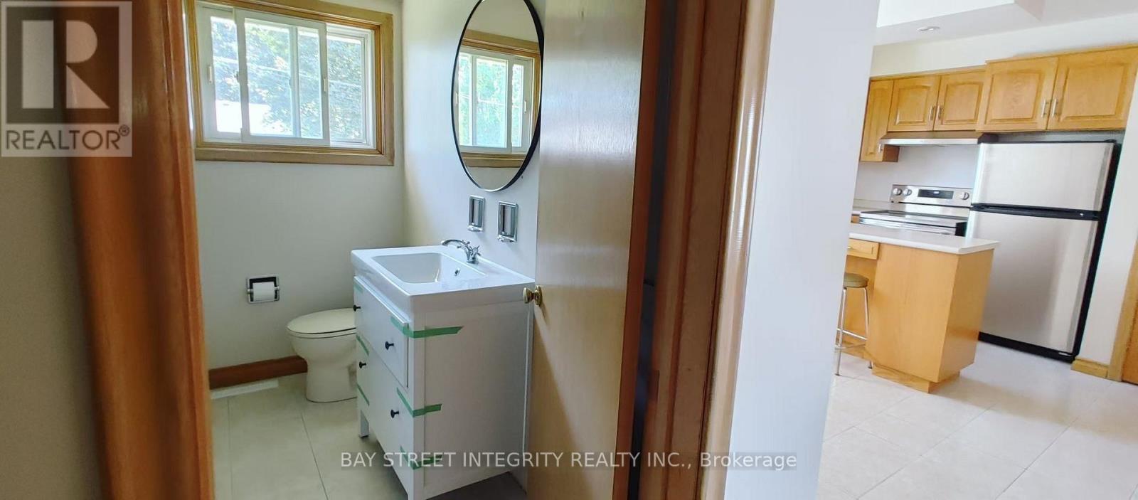 11 Southill Drive, Hamilton, Ontario  L9A 3K4 - Photo 13 - X12445979
