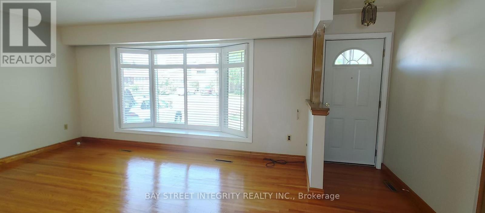 11 Southill Drive, Hamilton, Ontario  L9A 3K4 - Photo 3 - X12445979