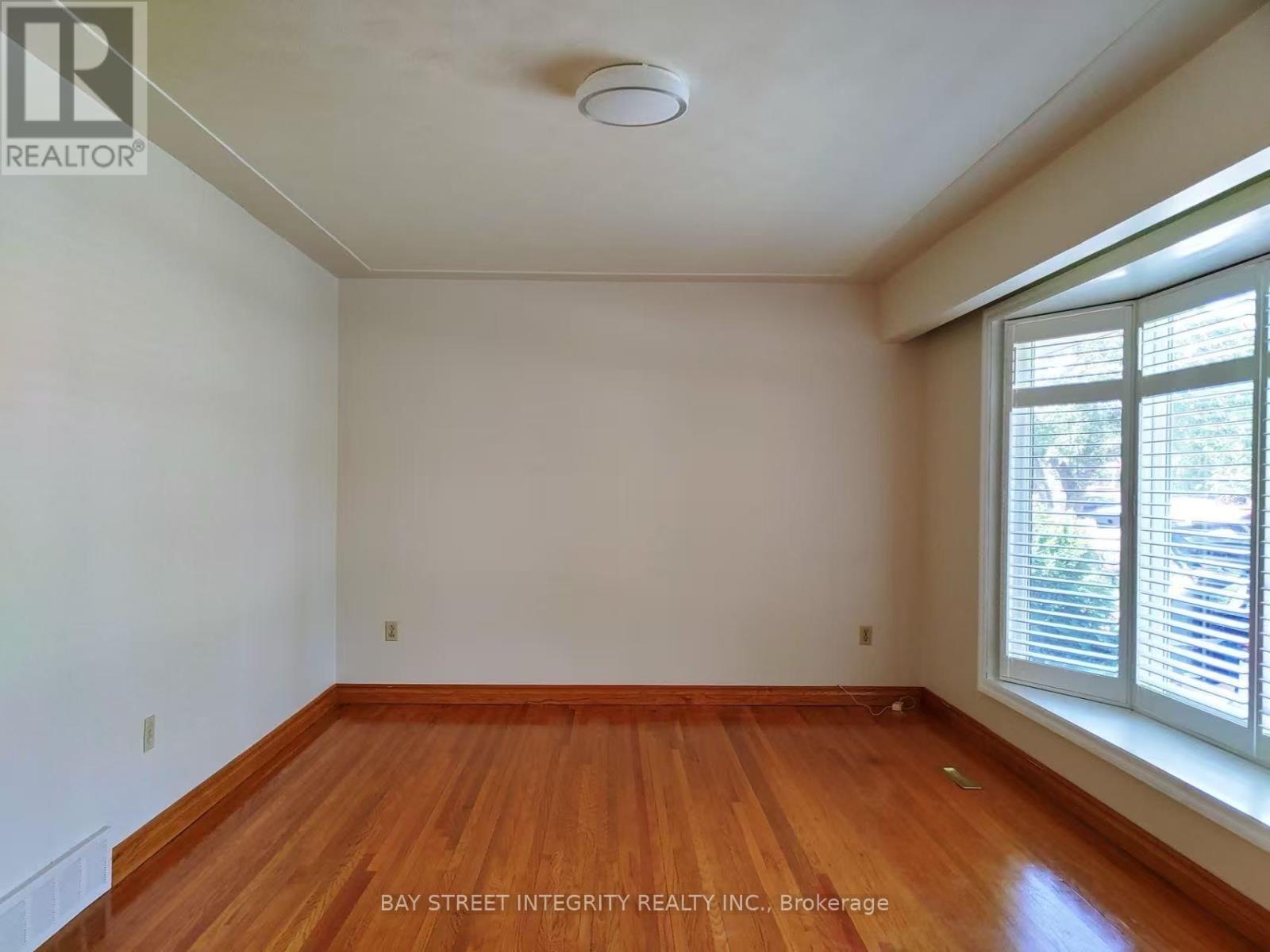11 Southill Drive, Hamilton, Ontario  L9A 3K4 - Photo 4 - X12445979