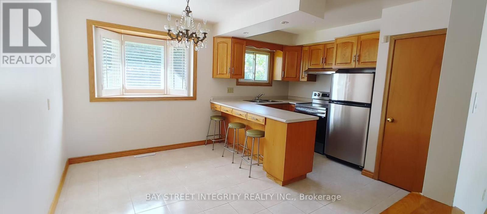 11 Southill Drive, Hamilton, Ontario  L9A 3K4 - Photo 5 - X12445979