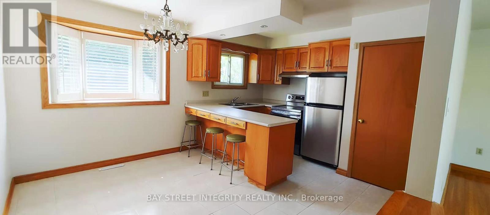 11 Southill Drive, Hamilton, Ontario  L9A 3K4 - Photo 6 - X12445979