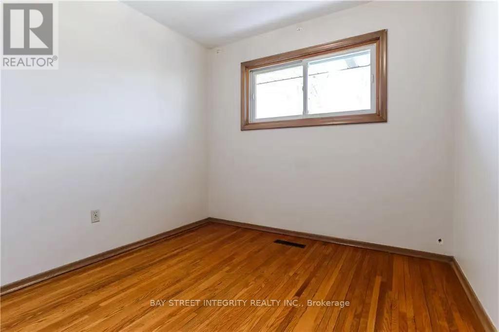 11 Southill Drive, Hamilton, Ontario  L9A 3K4 - Photo 8 - X12445979