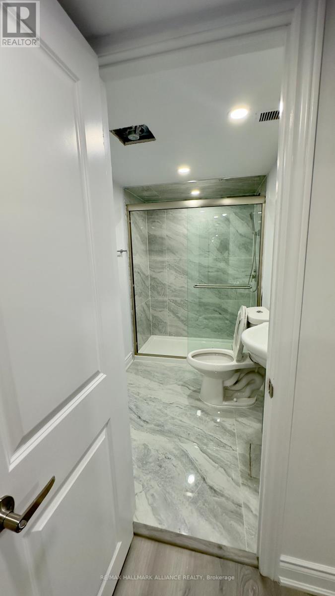 24 Mcdonough Gardens, Hamilton, Ontario  L8B 1W8 - Photo 2 - X12445981