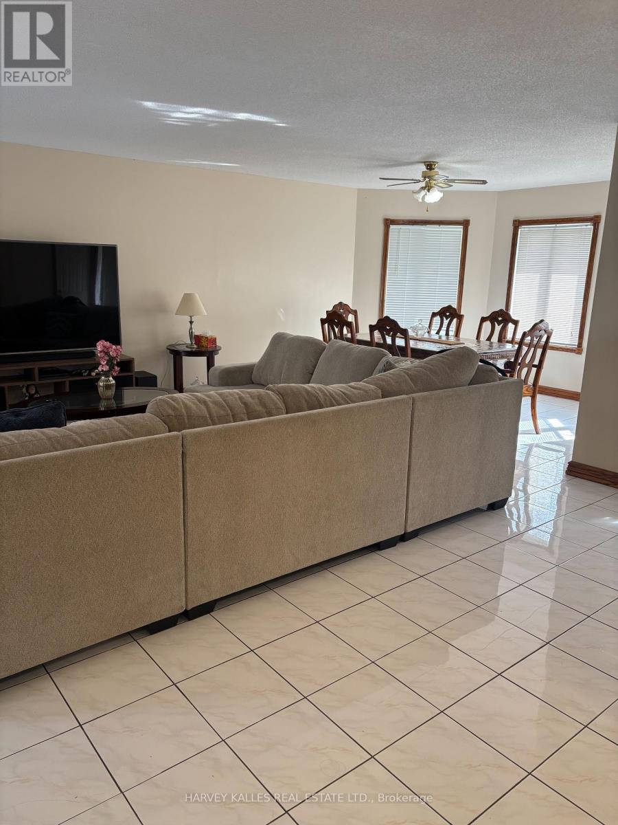 11 Twin Pines Drive, Wasaga Beach, Ontario  L9Z 1B5 - Photo 13 - S12400347