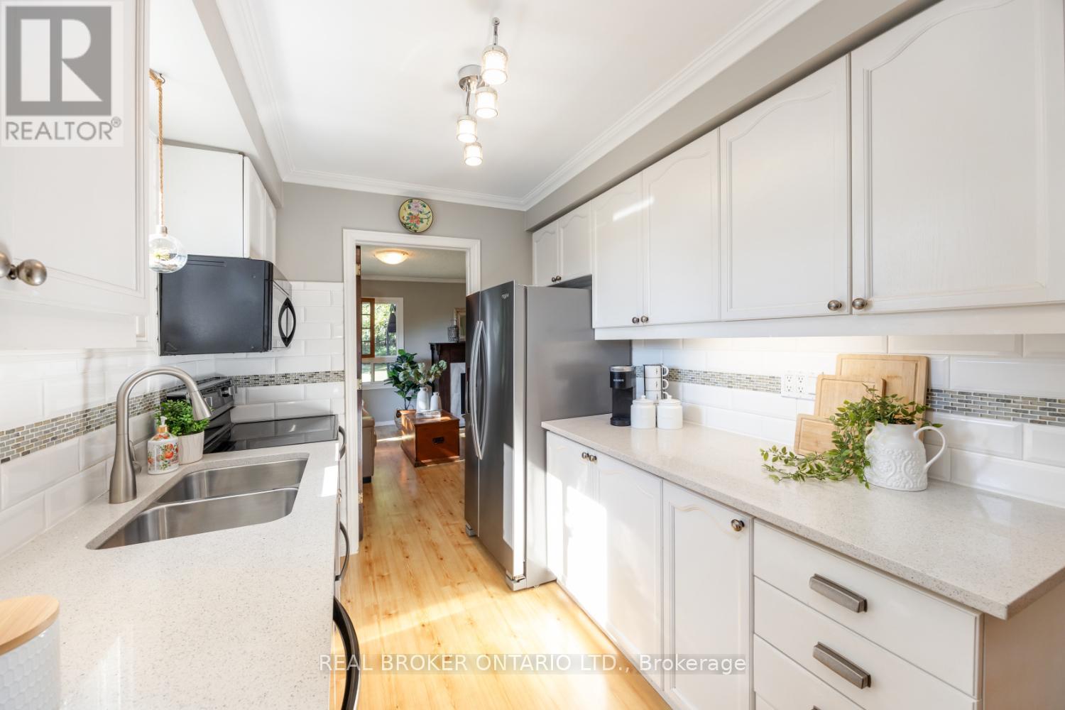 6 Andrew Court, Clarington, Ontario  L1B 1J5 - Photo 11 - E12440685
