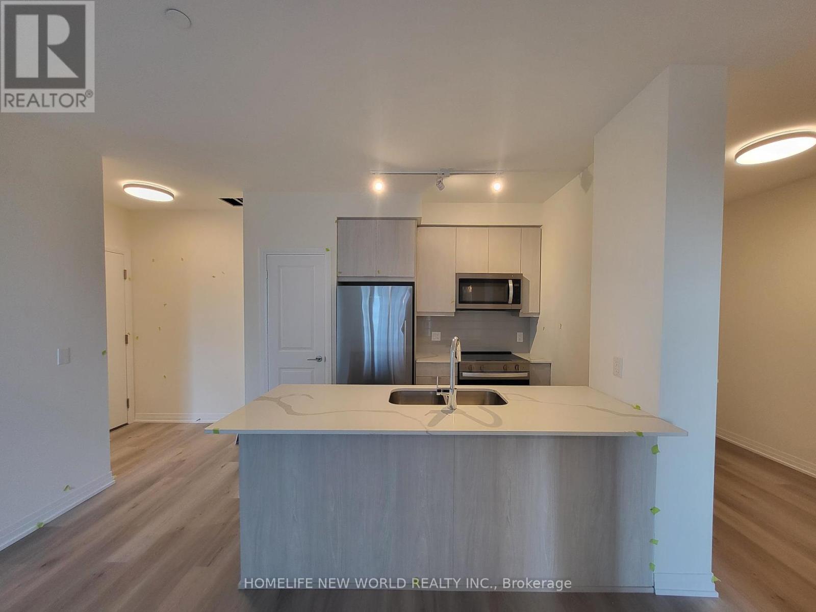 705 - 15 Watergarden Drive, Mississauga, Ontario  L5R 0H4 - Photo 2 - W12445996