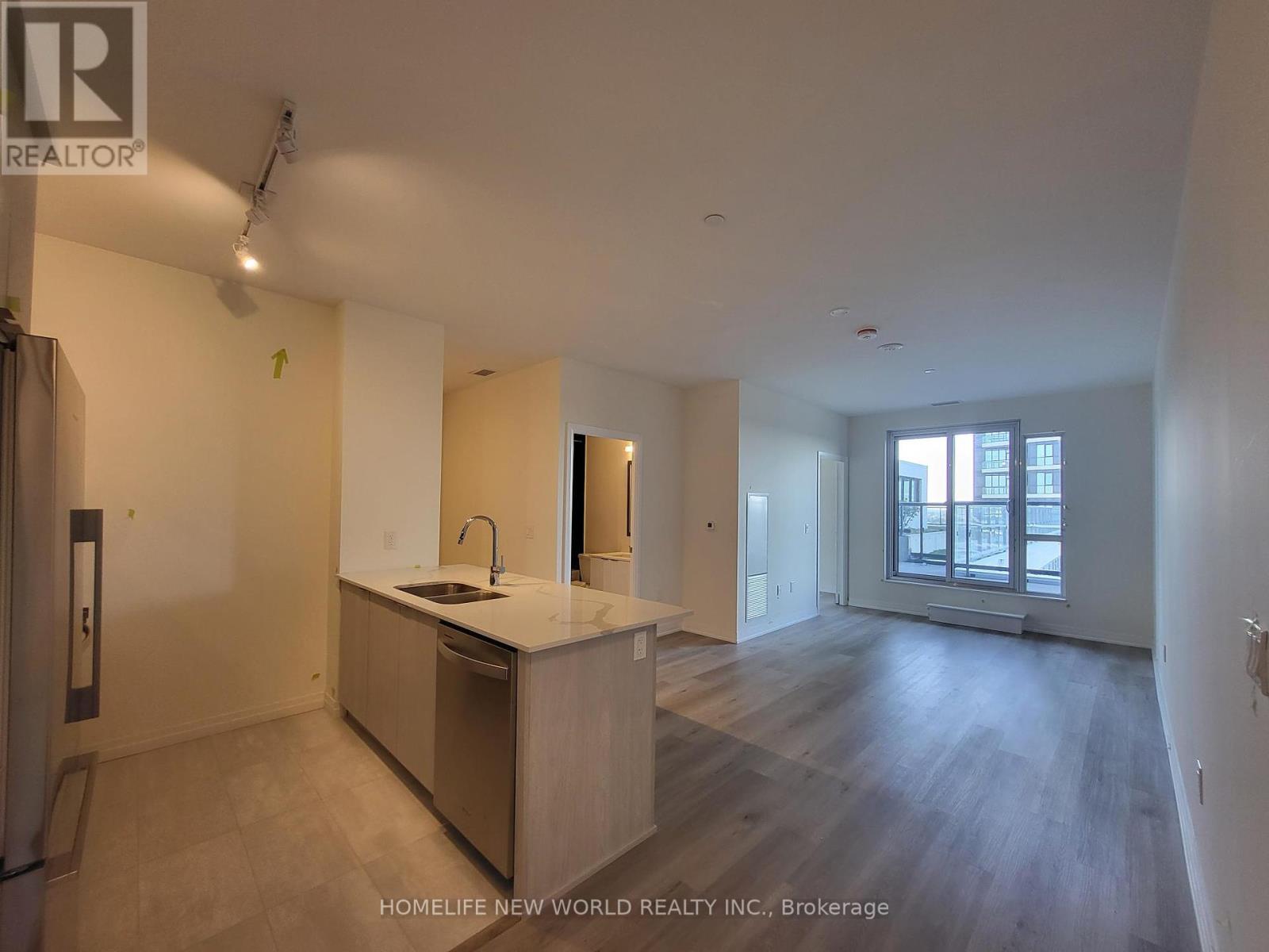 705 - 15 Watergarden Drive, Mississauga, Ontario  L5R 0H4 - Photo 3 - W12445996