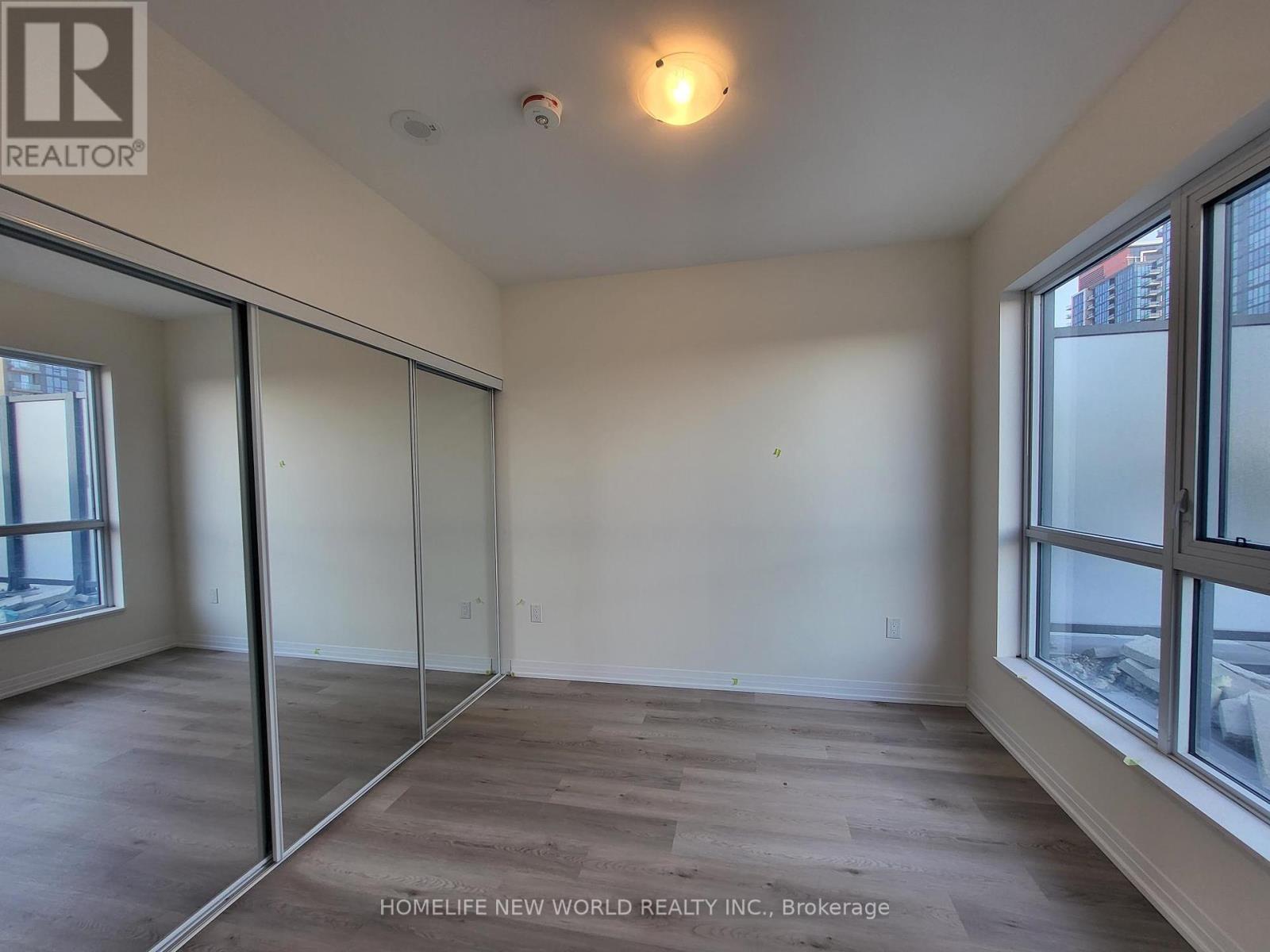 705 - 15 Watergarden Drive, Mississauga, Ontario  L5R 0H4 - Photo 4 - W12445996