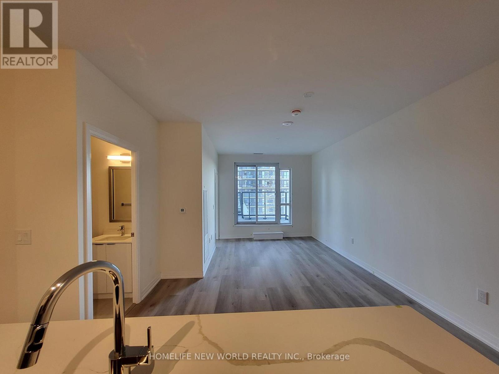 705 - 15 Watergarden Drive, Mississauga, Ontario  L5R 0H4 - Photo 7 - W12445996