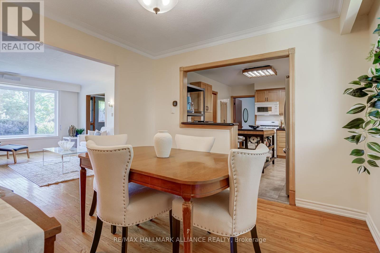 2033 Water's Edge Drive, Oakville (Br Bronte), Ontario  L6L 1A3 - Photo 11 - W12445997