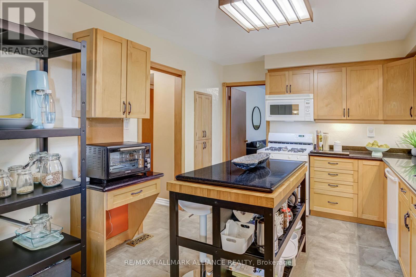 2033 Water's Edge Drive, Oakville (Br Bronte), Ontario  L6L 1A3 - Photo 16 - W12445997