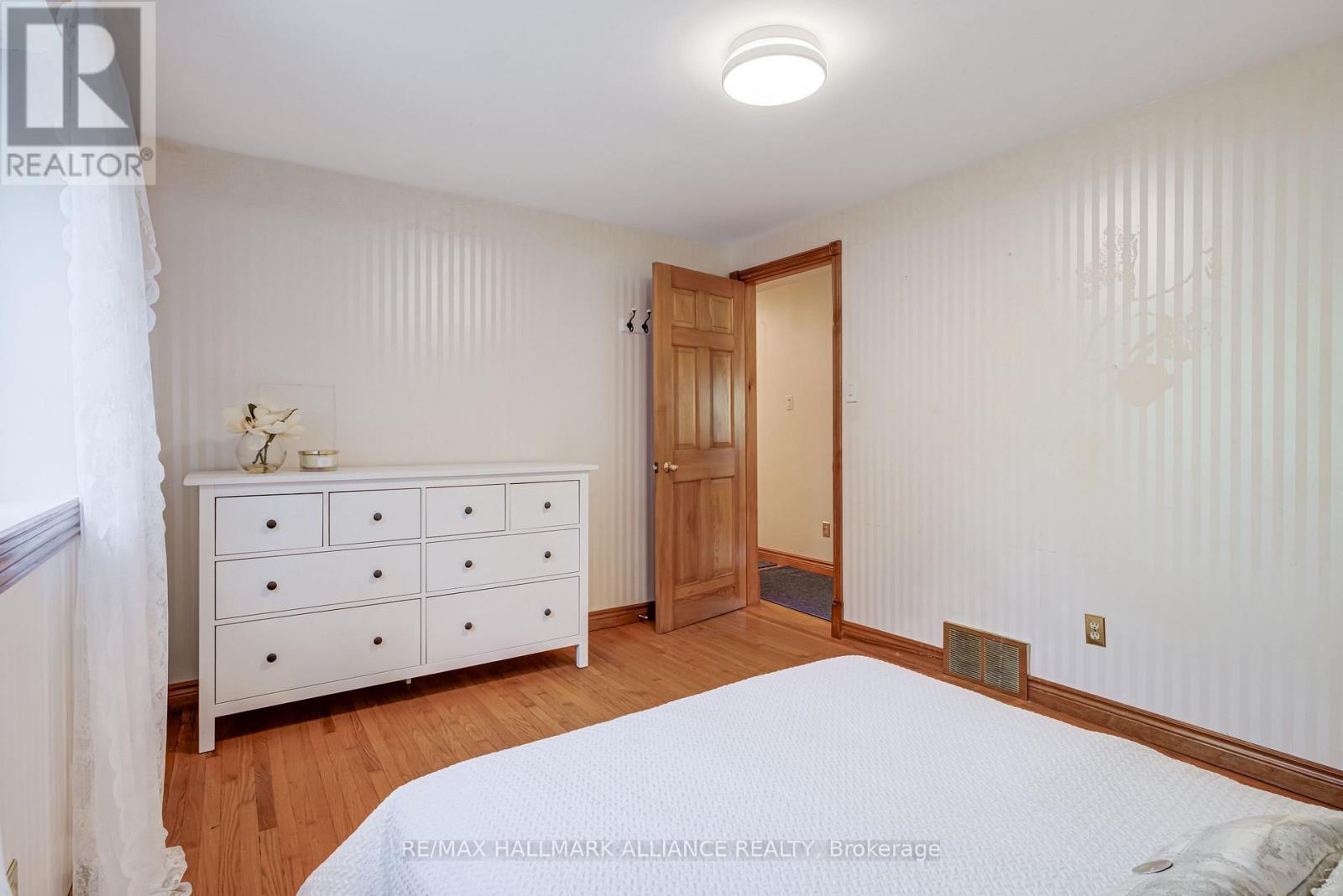 2033 Water's Edge Drive, Oakville (Br Bronte), Ontario  L6L 1A3 - Photo 25 - W12445997