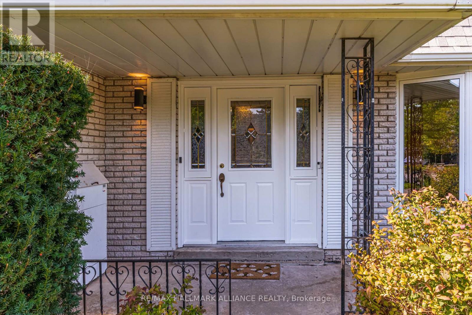 2033 Water's Edge Drive, Oakville (Br Bronte), Ontario  L6L 1A3 - Photo 4 - W12445997
