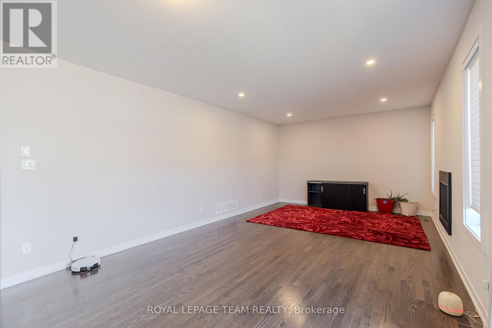 749 Eminence Street, Ottawa, Ontario  K2J 6X6 - Photo 8 - X12445998