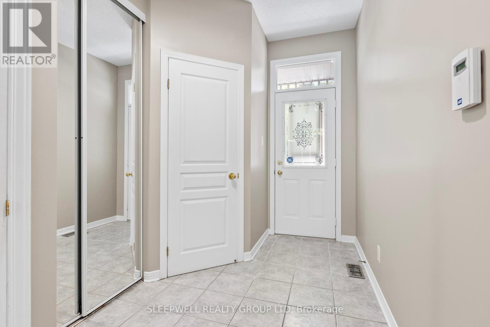 41 Kettleby Street, Ottawa, Ontario  K2K 3C4 - Photo 2 - X12446004