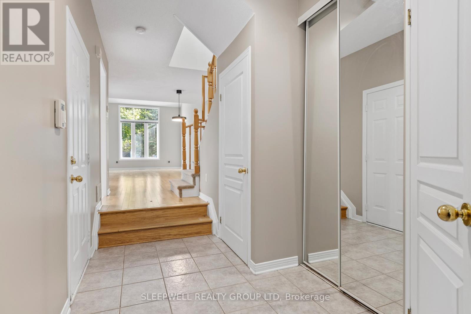 41 Kettleby Street, Ottawa, Ontario  K2K 3C4 - Photo 3 - X12446004