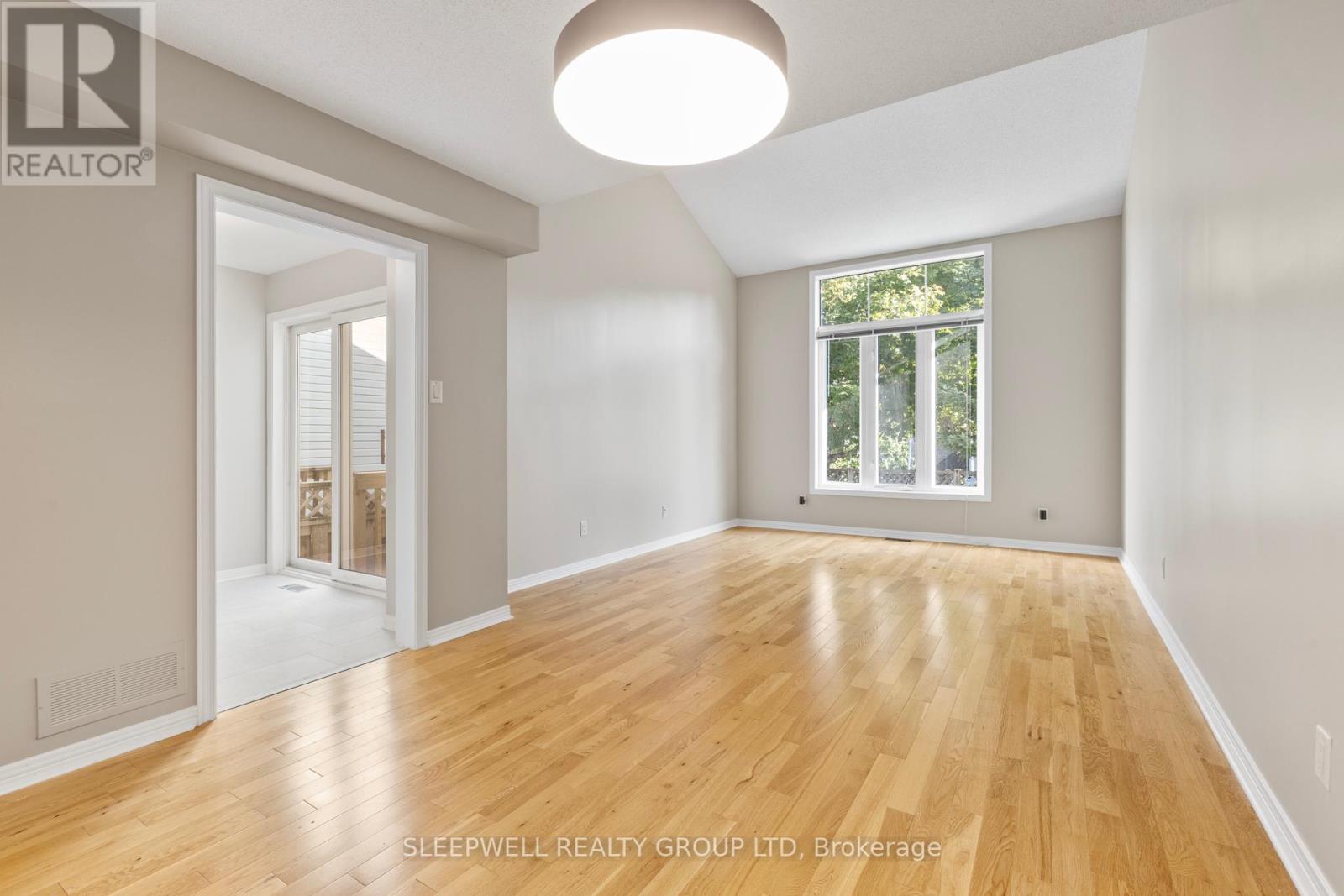 41 Kettleby Street, Ottawa, Ontario  K2K 3C4 - Photo 4 - X12446004