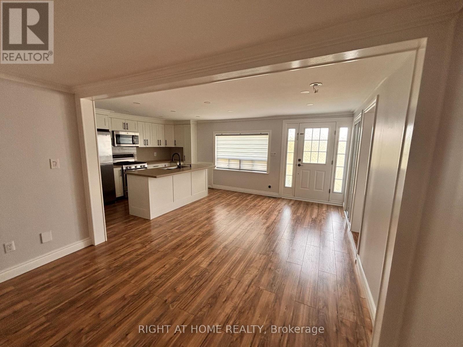 239 Royal Road, Georgina, Ontario  L4P 2T9 - Photo 7 - N12430892